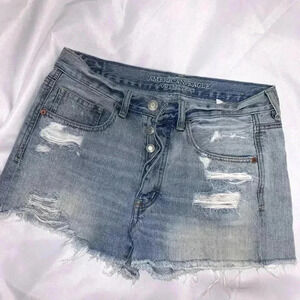 Women's Trendy American Eagle High Rise Jeans Shorts Siz 6 Light Wash distressed